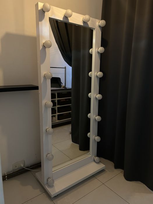 Дзеркало з світлом