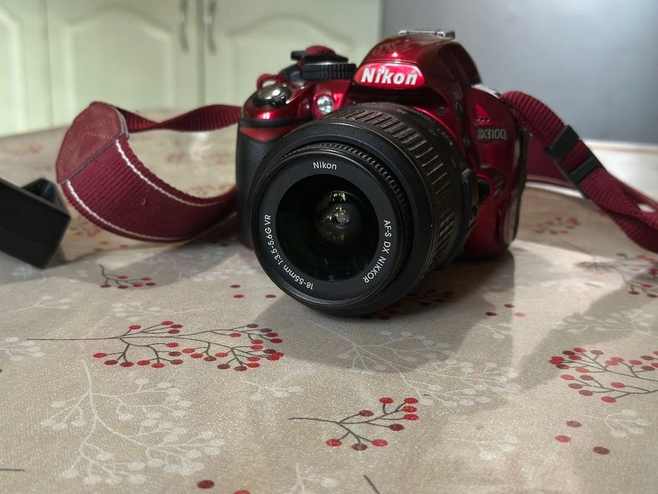 Nikon D3100 (Red editon)