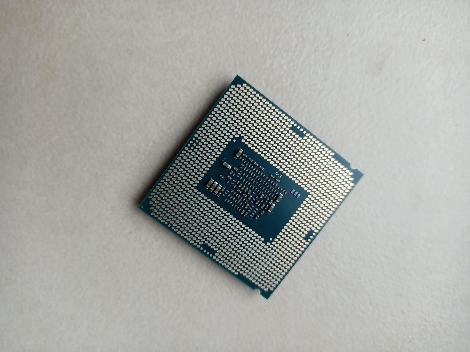 Intel Celeron G3900 2,8Ghz.