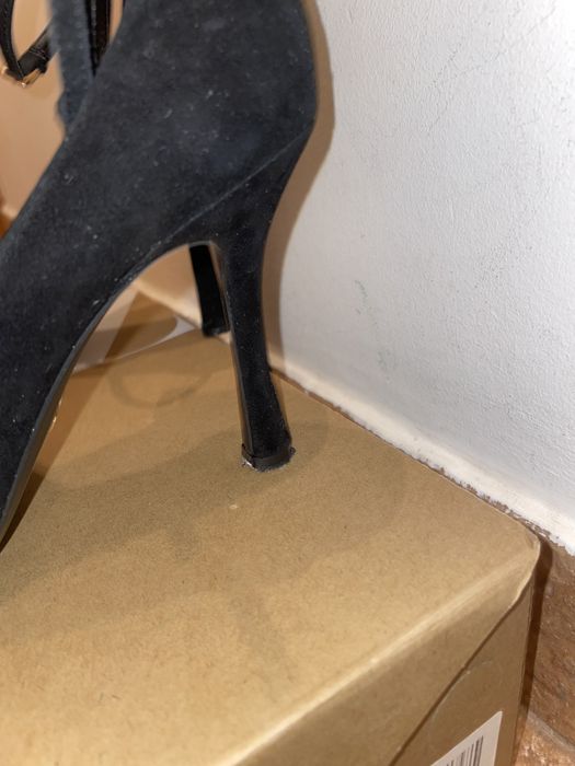 Czarne szpilki z puszkiem Zara