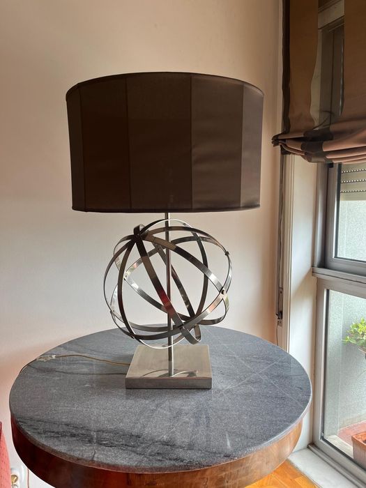 Candeeiro de mesa globo