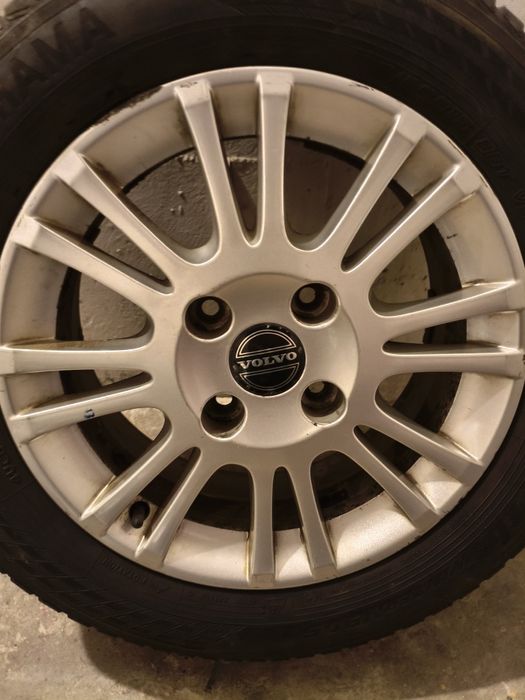 Felgi aluminiowe 15' 4x114,3 15 ET44 Volvo opony zimowe 195/60r15