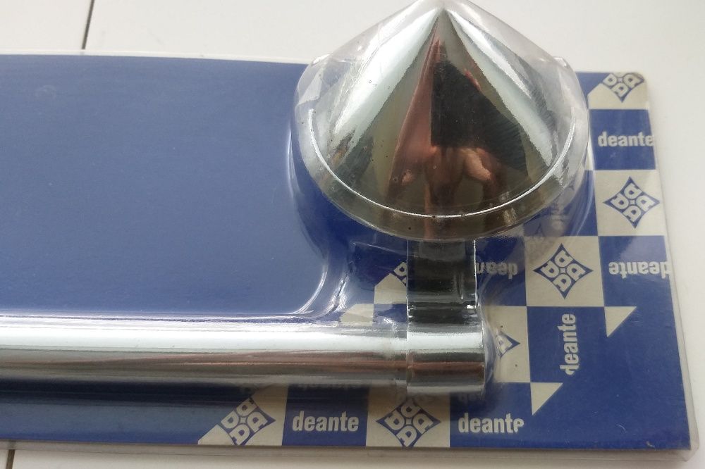 Вешалка для полотенца в ванную комнату.