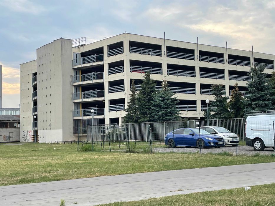 MIejsce parkingowe na parkingu wielopoziomowym, metro Kondratowicza!