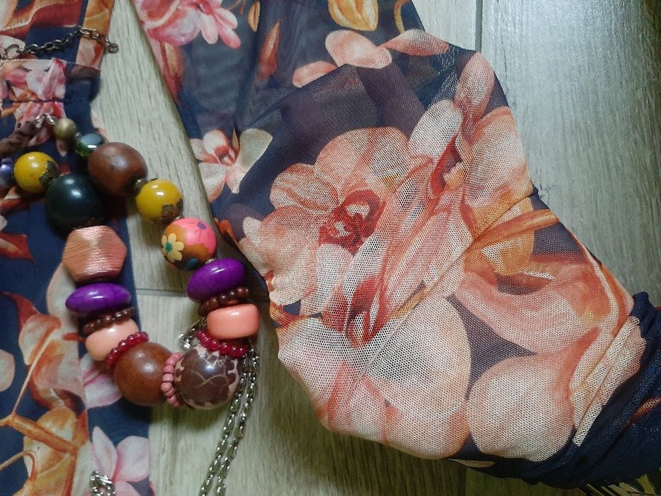 Wizytowa sukienka Vila, rozm.S/M- storczyków raj, stan idealny