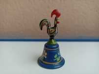 Sino galo de Barcelos em metal pintado