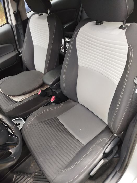 Sprzedam Toyota Yaris hybrid 3