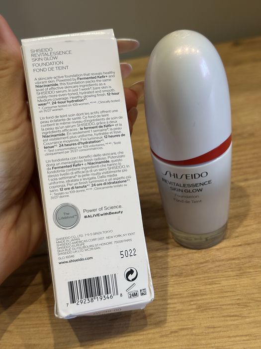 Тональний Shiseido Revitalessence Skin Glow Foundation
