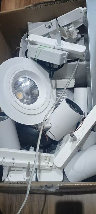 Refrektor led lampa szynowa oświetlenie szynowe szyna szynoprzewód