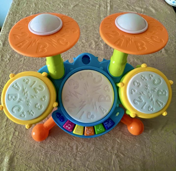 Brinquedos para bebé e criança