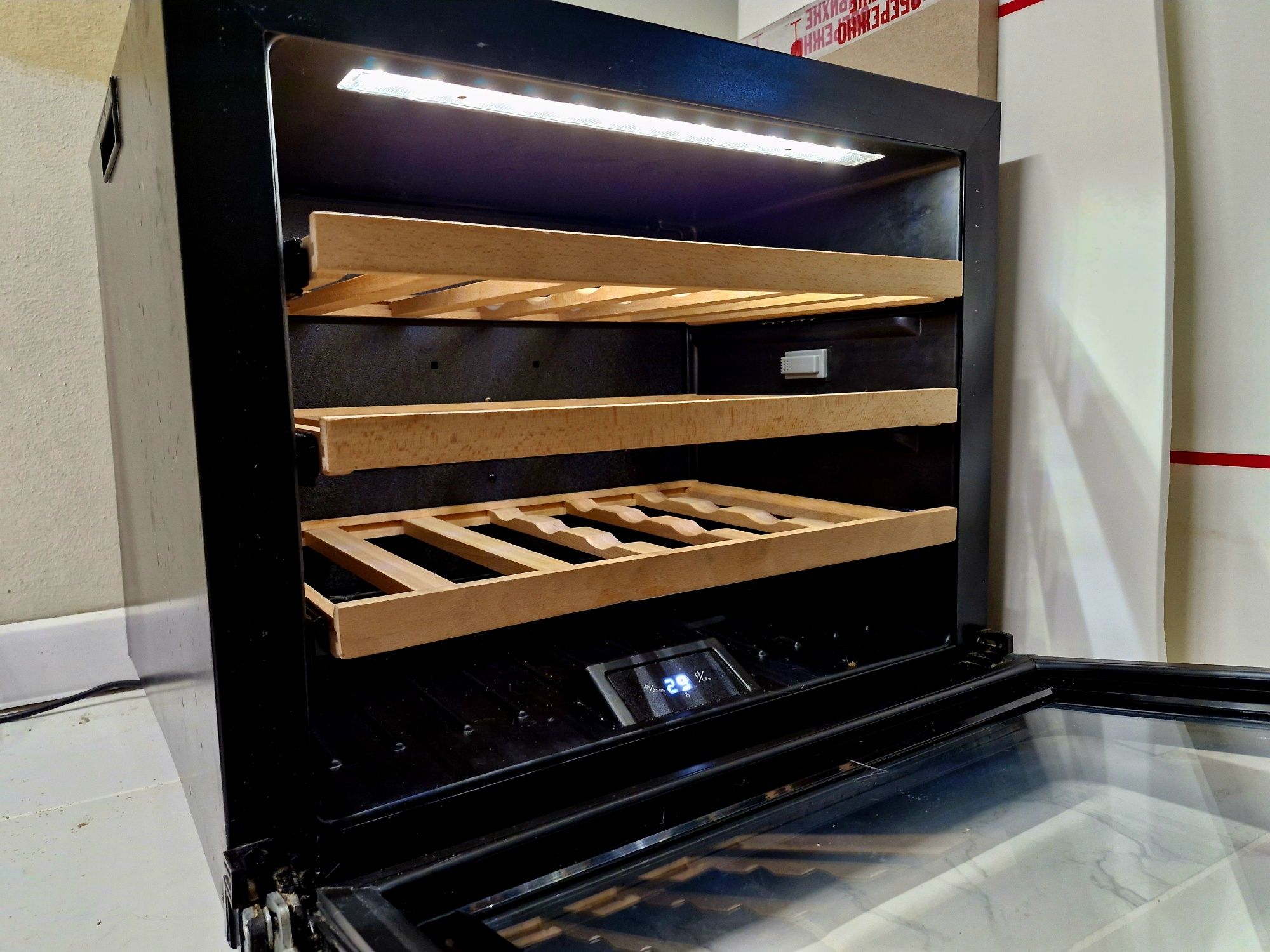 Холодильник під забудову ( Samsung ) Klarstein Vinsider 24 Onyx Black