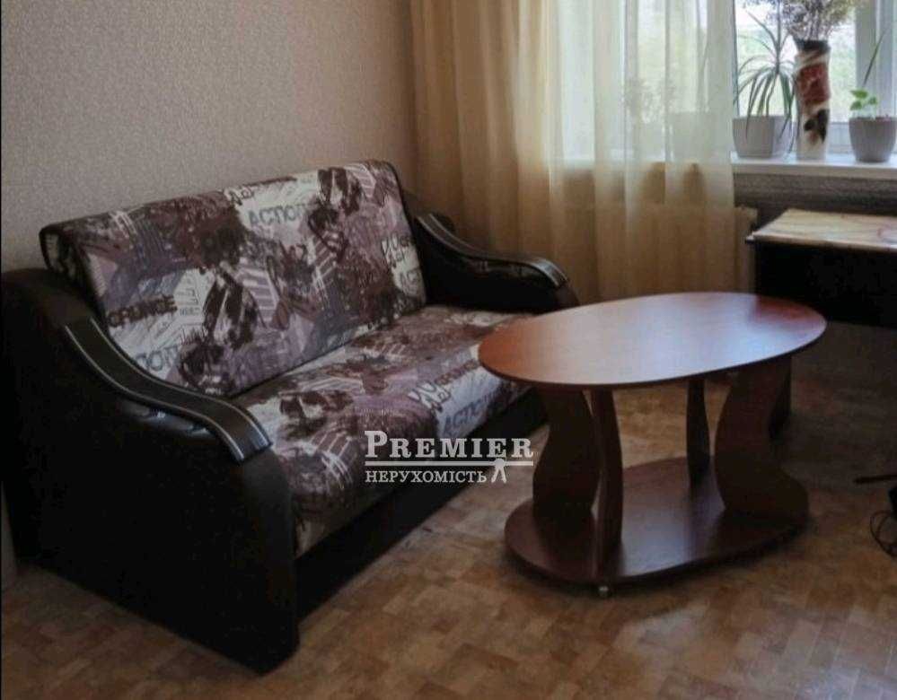 У продажу затишна кімната у житловому стані