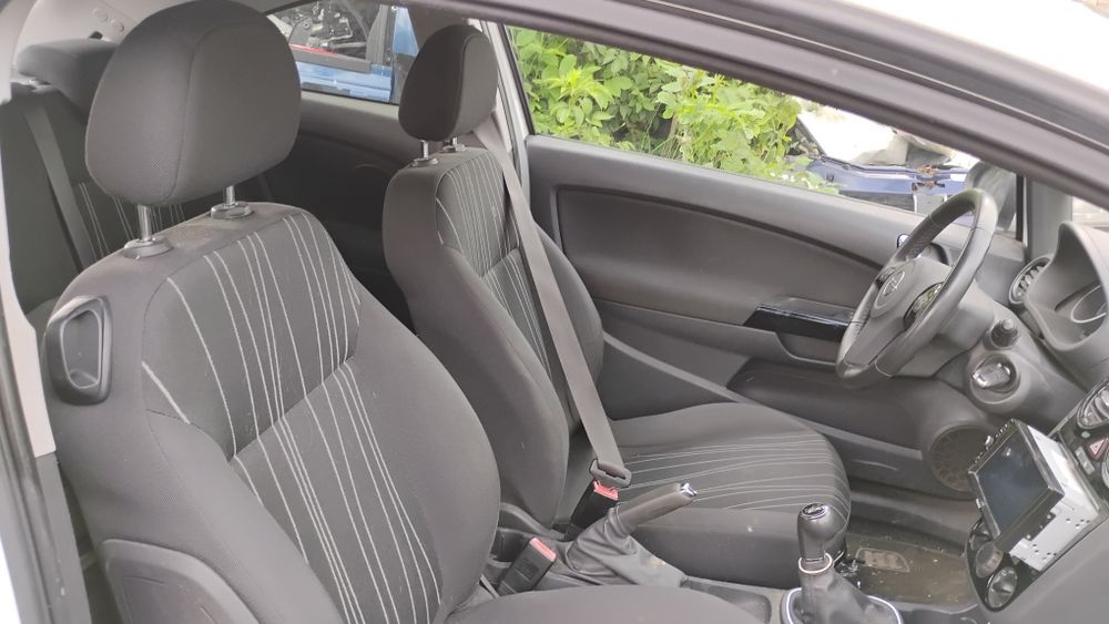 Komplet siedzeń opel corsa d