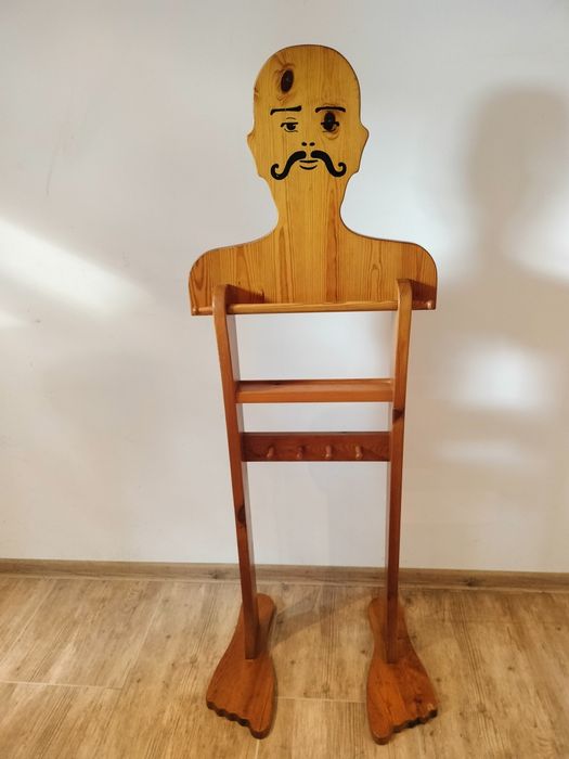 Orginalny drewniany wieszak.