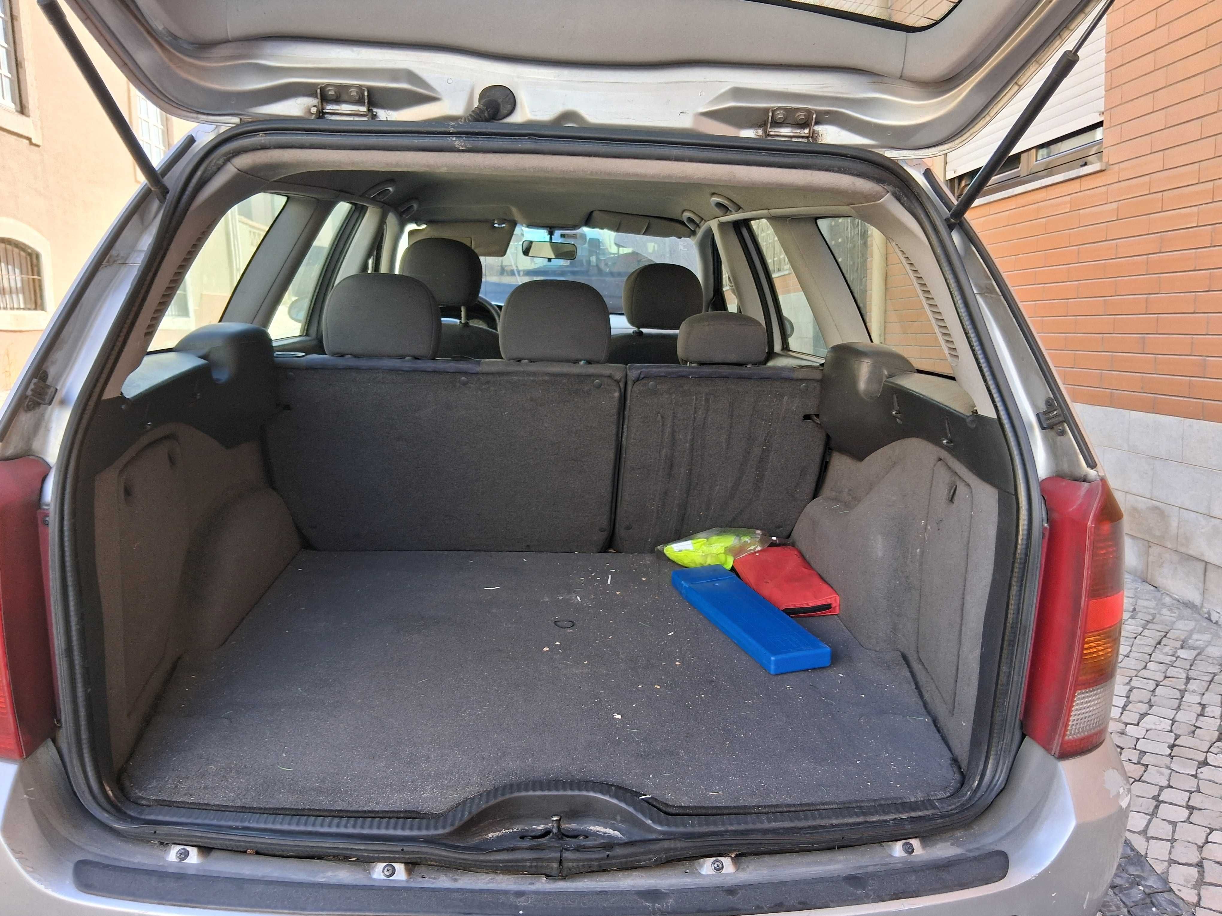 Ford Focus 1.8 TDDI 2000 pneus novos