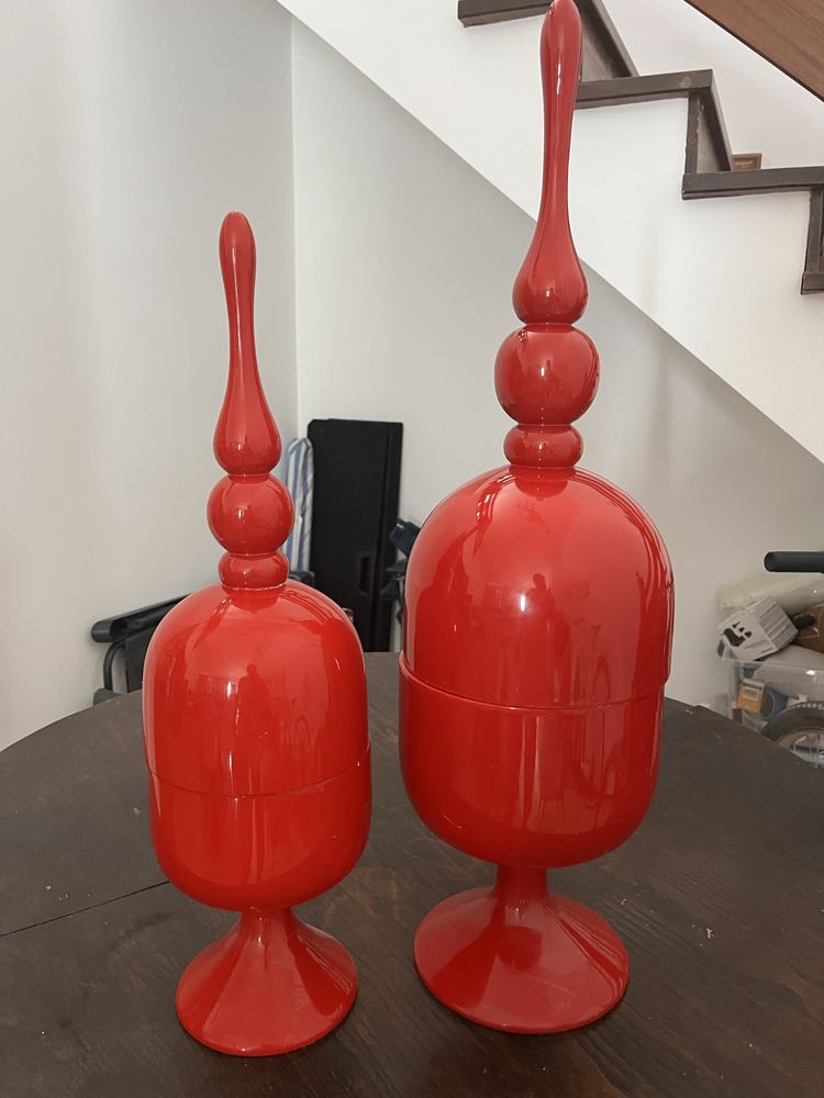 Jarro vermelho belissimo para a sala