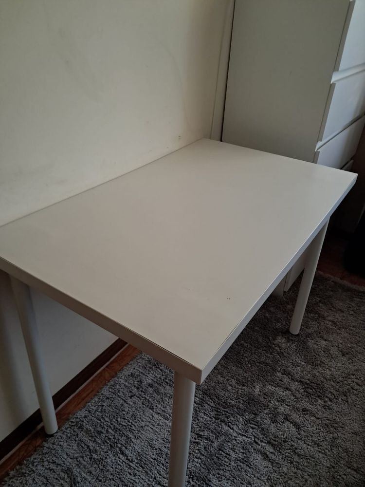 Mesa de jantar para 4 lugares