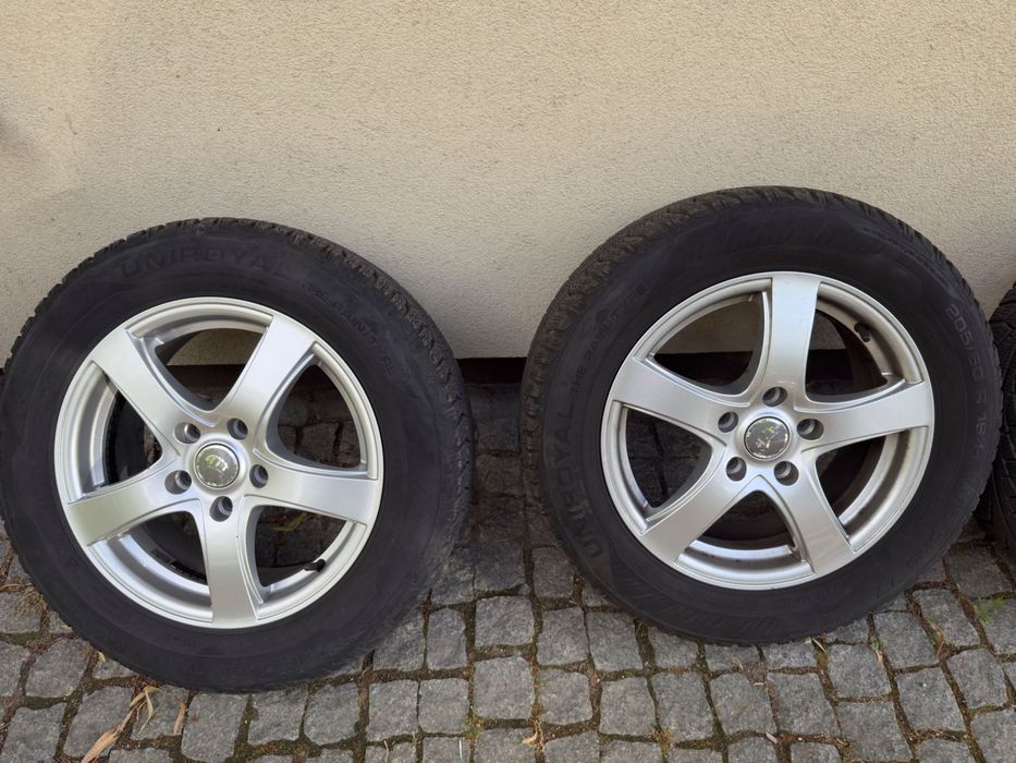 Koła ATT z oponami zimowymi Uniroyal 205/60 R16