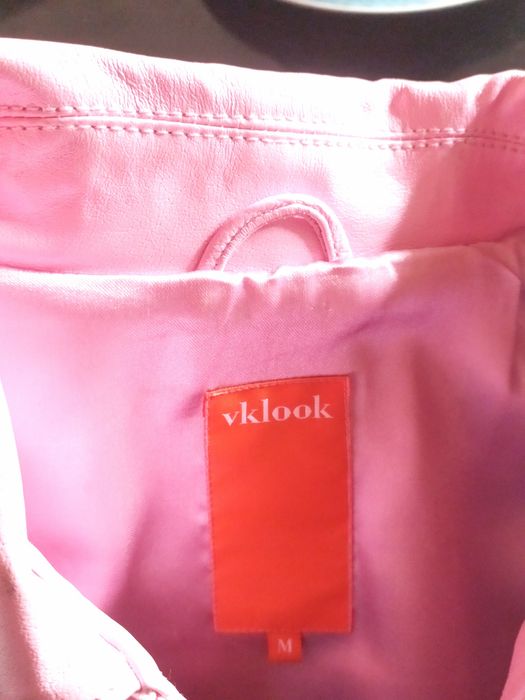 Blusão em pele genuína.