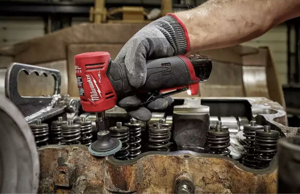 Безщіткова прямокутна шліфувальна машинка Milwaukee M12 2485-20 FDGA-0