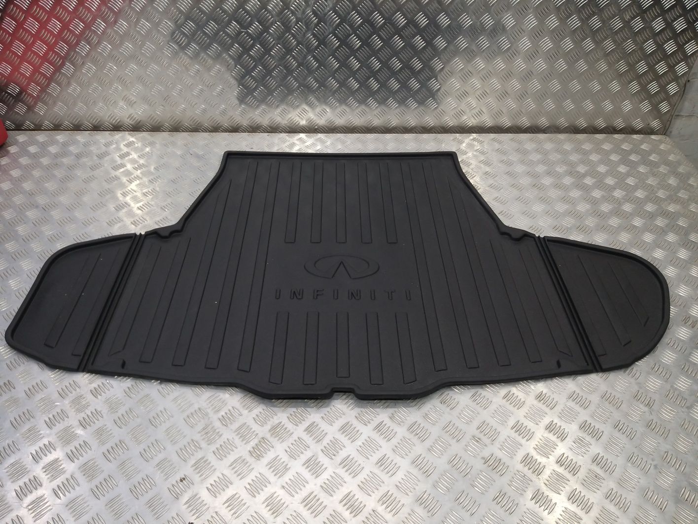 Задній килимок в багажник на Infiniti Q50 2013-2019
