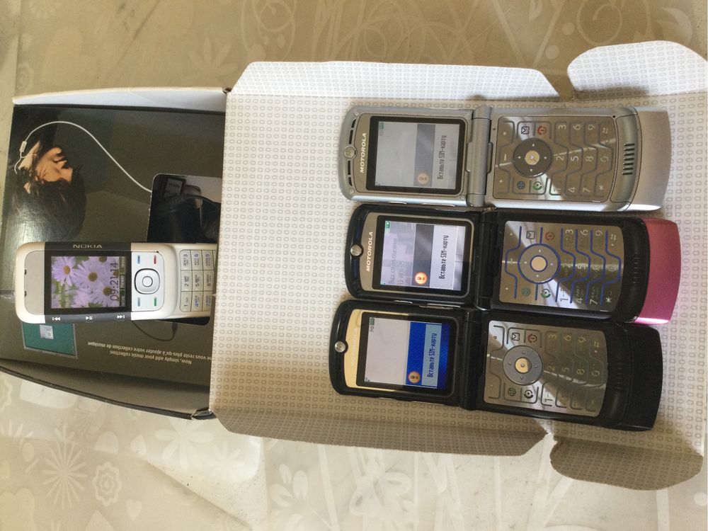 Моторола Razr v3;v3i и Nokia 5300.