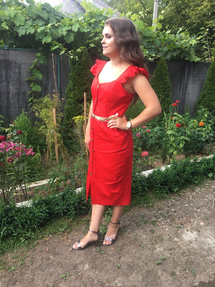 Сукня червоного кольору