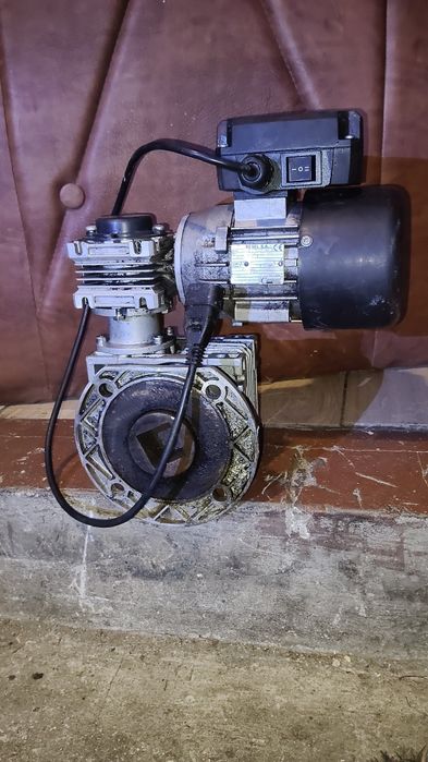 Motoreduktor kątowy do kotła 15kw.