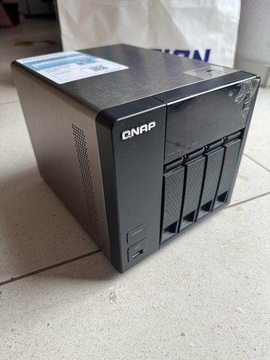 QNAP TS‑421 — 4‑дисковий NAS-бокс, особисте хмарне сховище