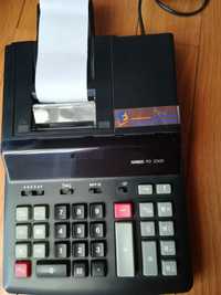 Máquina de calcular com fita de papel