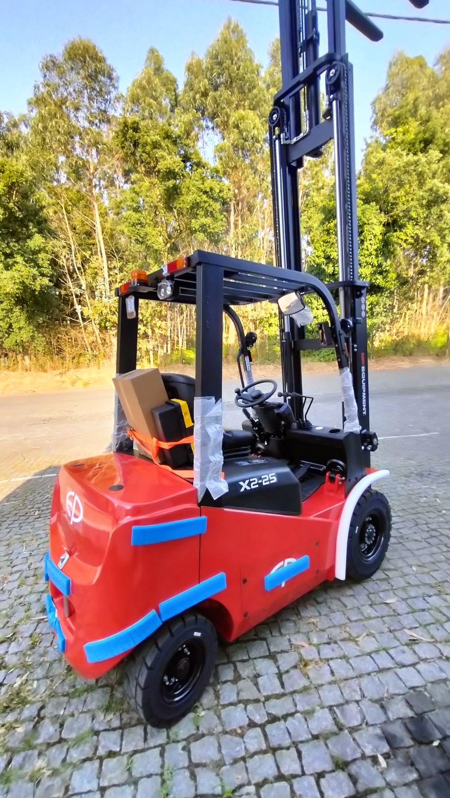 Novo , Empilhador Elétrico EP , 2500kg , Triplex 4800mm