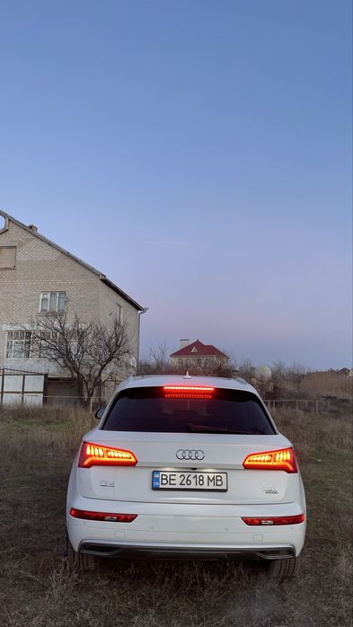 Audi Q5 2018 бензин 2.0 Premium Plus
