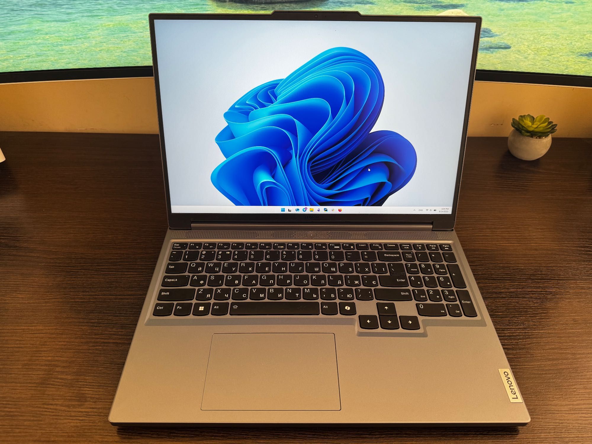 Lenovo Legion Slim 5 16AHP9 / RTX 4070 / AMD 8845HS на гарантії