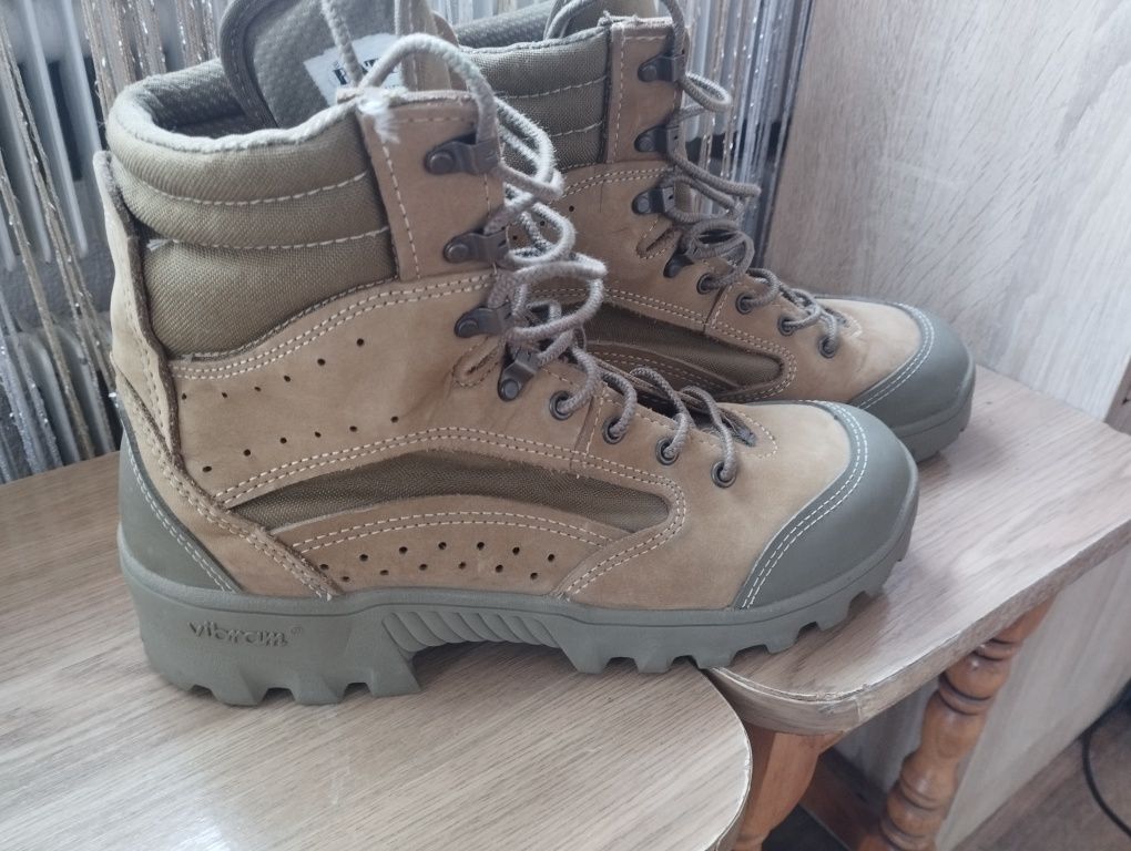 НОВІ Війскові берци США Gore-tex Bates Mountain Combat Boots 9.5(42.5)