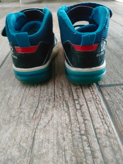 Buty sneakersy Geox 26 świecąca podeszwa