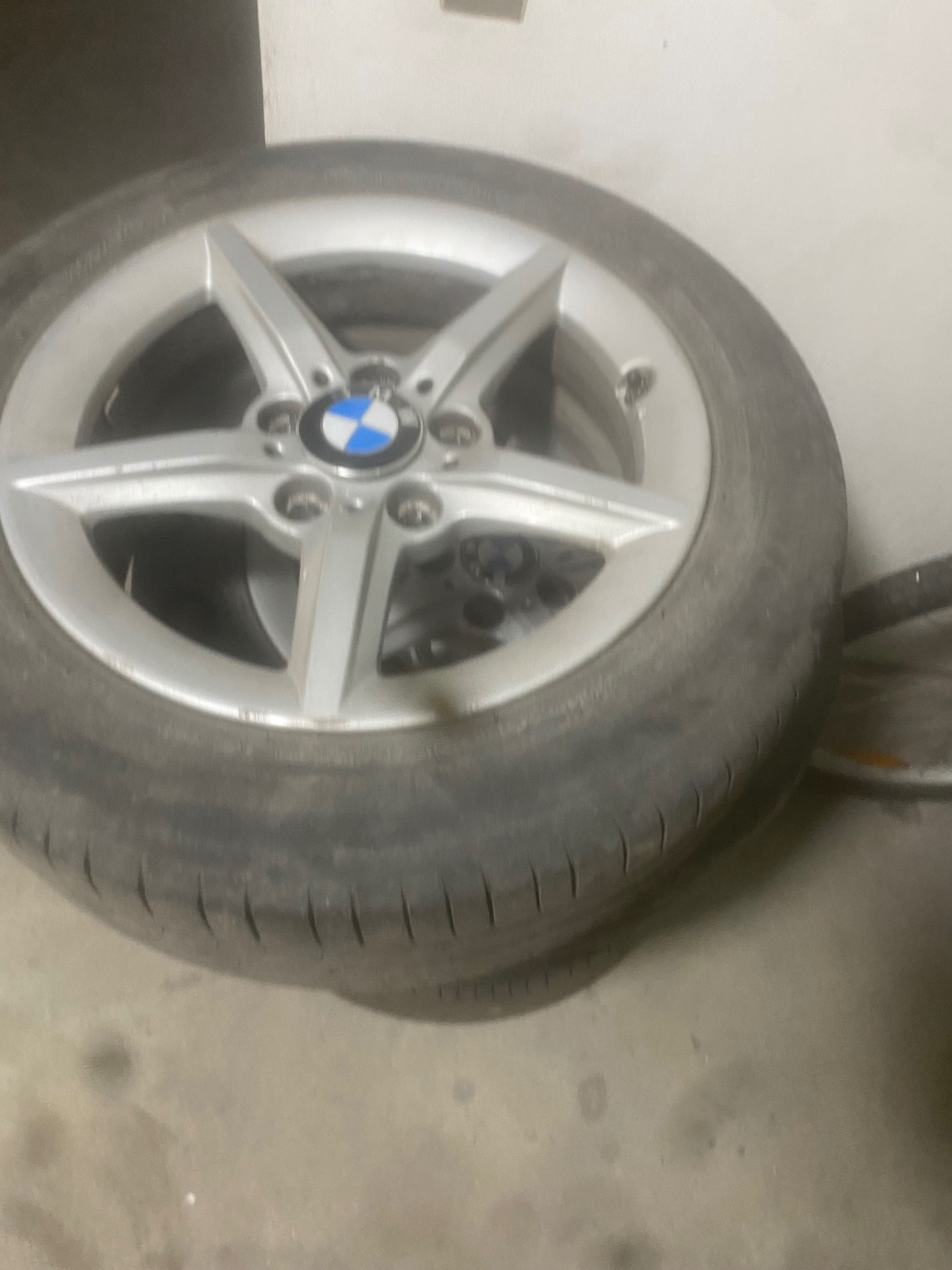 Vendo 4 peneus  e jantes de bmw série 1