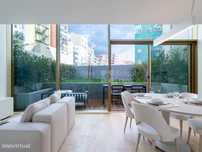 Apartamento T1 duplex com mezzanine e jardim, Avenidas Novas