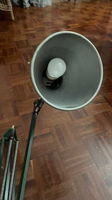 Candeeiro de Mesa – Estilo Industrial