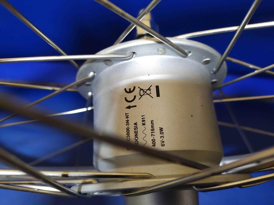 Колесо 28 Shimano Nexus, динамовтулка, нерж. спицы