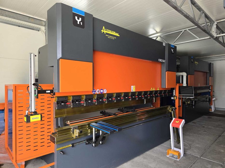 Prasa Krawędziowa 125T/3200 mm