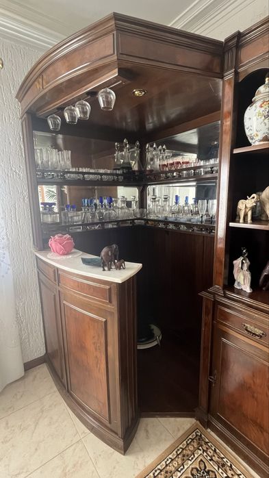 Bar em madeira maciça — peça de canto, excelente estado