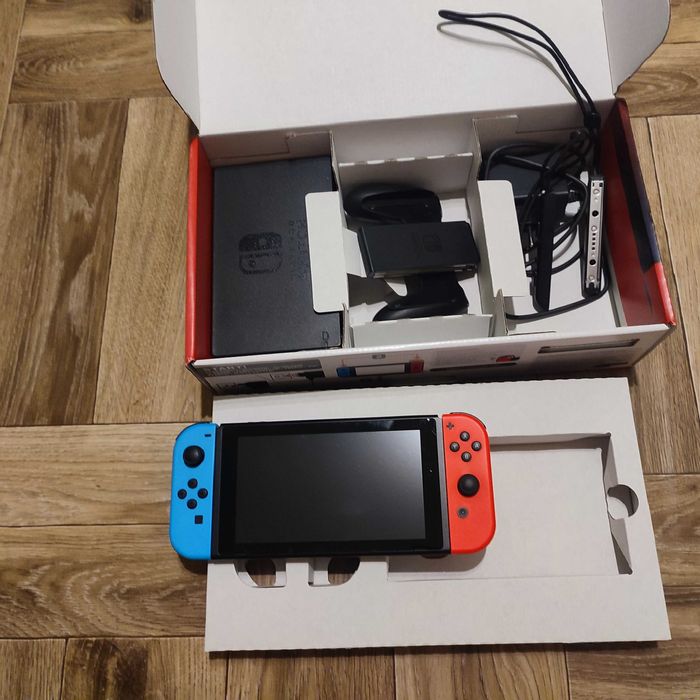 Konsola Nintendo switchV2+karta+pad+etui