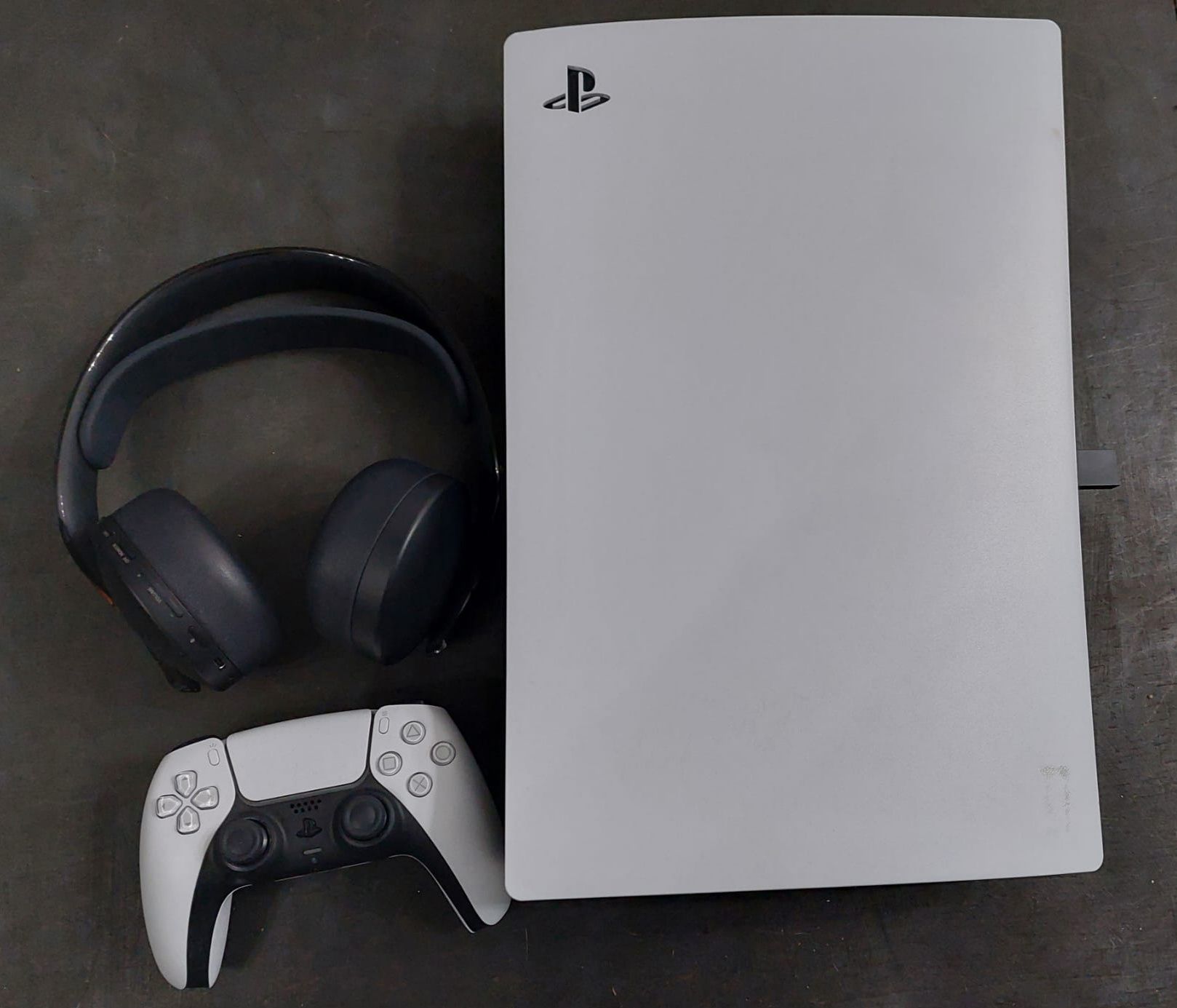 Consola PS5 versão digital (825 GB)