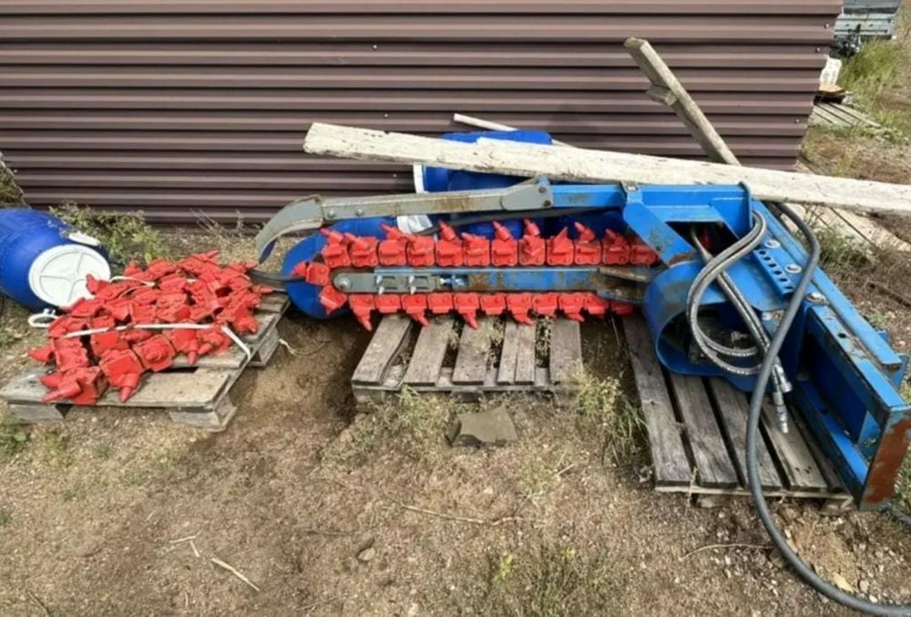 Продам на экскаватор траншея Копатель