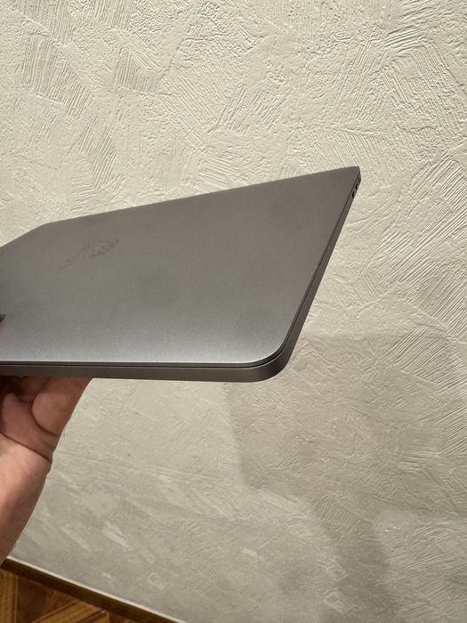 Продам Macbook Pro 16/256 как новый