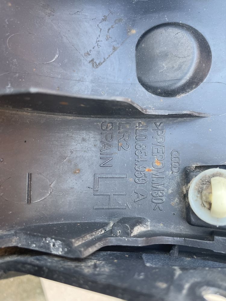 Накладка крила Audi Q7 4L ліва 4L0854959A