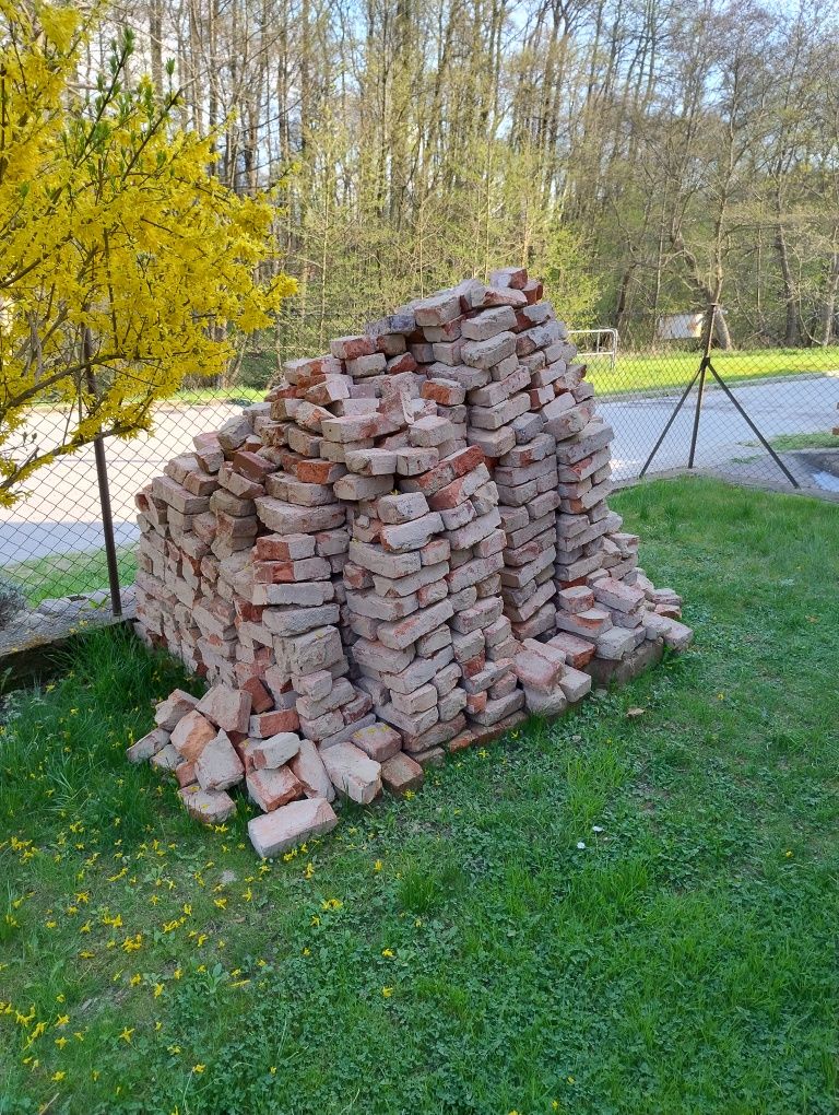 Stara cegła z rozbiórki