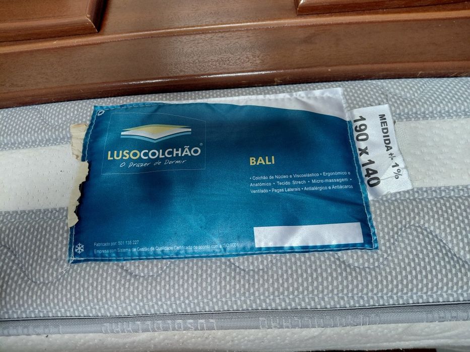 VENDO Cama de Madeira com 4 Gavetões + Colchão