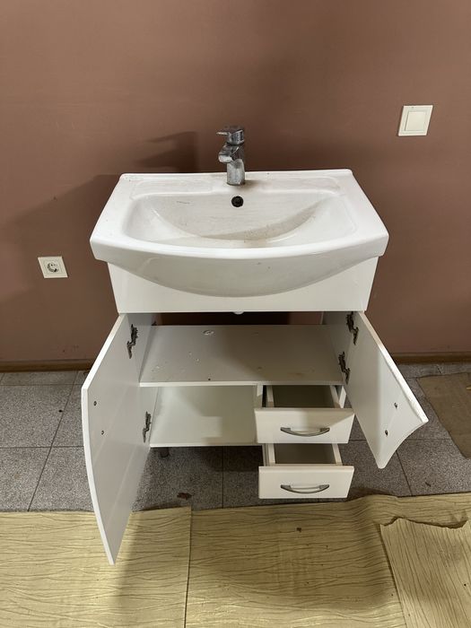 Умивальник з тумбочкою у ванну кімнату