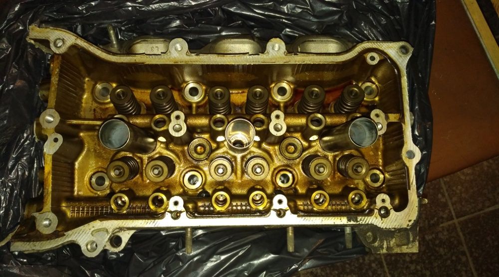 Головка блока цилиндров (левая) на LEXUS RX 350 (03-09) 2GR-FE